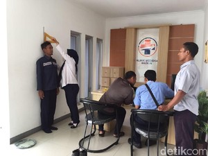 Ratusan Penjaga Palang Pintu Kereta Api Cek Kesehatan Mata