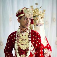 Busana pengantin bercadar juga bisa diadaptasikan dalam busana pengantin adat, seperti Syhumairah yang tampil anggun dalam balutan busana adat Jambi. Foto: Instagram