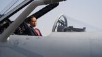 Foto: Aksi Jokowi Naik Jet Tempur JF-17 Thunder di Pakistan