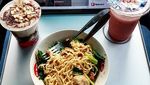 Wah, Ari Wibowo Ternyata Doyan Makan di Warung Pinggir Jalan!