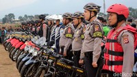 Simulasi yang berlangsung Sabtu (27/1/18) siang di Lapangan Ciateul, Jalan Merdeka, Tarogong Kidul, tersebut disaksikan langsung Kapolda Jabar Irjen Agung Budi Maryoto.