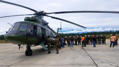 Dokter dan Paramedis TNI Diterbangkan ke Asmat