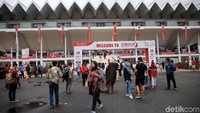 Penonton terus berdatangan ke Istora Senayan.
