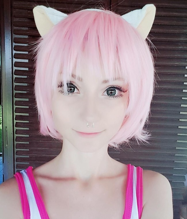 Andressa terlihat imut seperti karakter kartun dengan rambut pink.  Foto: Instagram Andressa Damiani