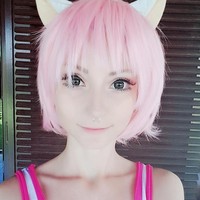 Andressa terlihat imut seperti karakter kartun dengan rambut pink.  Foto: Instagram Andressa Damiani