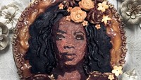 Kreasi pie milik akun Instagram @ThePieous memang keren. Lihat nih, salah satu pie buatannya terinspirasi dari Oprah. Mirip nggak ya? Foto: Instagram