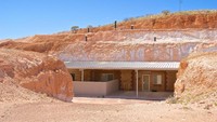 Australia juga punya kota bawah tanah yang enggak kalah keren, namanya Coober Pedy. Kota ini dibangun oleh para penambang yang ingin beristirahat dari teriknya matahari. (Thinkstock)