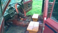 Kalau jok mobilnya terbuat dari kayu seperti ini bagaimana menyetir mobilnya ya? Foto: Life Buzz