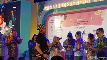 Sederet narasumber ternama hadir, seperti artis sekaligus pendiri 8wood Alice Norin, penyanyi Vidi Aldiano, Writer dan Filmmaker Raditya Dika, Chef Andrian Ishak, pendiri Markobar Gibran Rakabuming, CEO Layaria Dennis Adishawara dan Prasetyo Andy Wicaksono selaku pendiri Code of Indonesia.Foto: detikINET/Fino Yurio Kristo