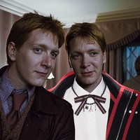 Pengunggah mengedit Harry, Hermione, Ron, hingga Dumbledore sehingga terlihat seperti pakai busana keluaran Dior. Foto: Instagram Gryffindior