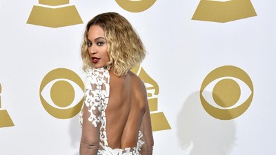 Foto: Throwback! Deretan Gaun Seksi di Grammy Awards Zaman Old