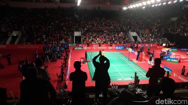 JK dan Istri Tonton Final Bulutangkis Indonesia Masters di Senayan