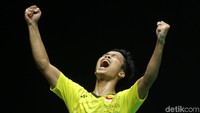 Anthony Ginting merayakan kemenangan usai mengalahkan Kazumasa Sakai.