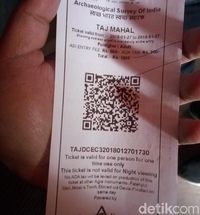 Mengagumi Kemegahan Cinta dan Keberagaman Agama di Taj Mahal