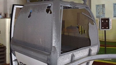 Potret Sisa Debu Erupsi Gunung Kusatsu-Shirane di Gondola