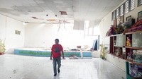 Penampakan atap aula sekolah yang rusak (Foto: Ibnu Munsir/detikcom)