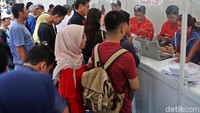 Panitia membuka sejumlah loket untuk mengantisipasi antrean panjang.