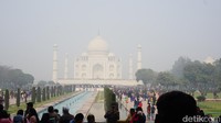 Jika traveler ke sana di bulan Januari, suhu udara di India utara dingin yakni berkisar antara 7 hingga 9 derajat Celcius. Jalanan pun berkabut (Bagus Prihantoro Nugroho/detikTravel)