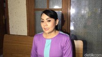 Ketika ditemui di lokasi syuting Studio Persari, kawasan Ciganjur, Jakarta Selatan, Tessa mengatakan perilaku mantan suaminya belum juga berubah.  Foto: Desi/ detikHOT