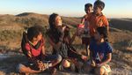 Di Sela Traveling, Nadine Chandrawinata Juga Sempat Berfoto dengan Makanan