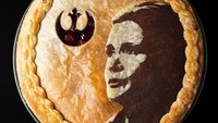 Princess Leia atau Carrie Fisher juga dibuat jadi bentuk pie bertutup ini. Foto: Instagram