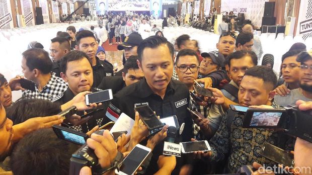 Agus Harimurti Yudhoyono (AHY) juga hadir.