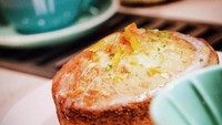 Kalau ingin ngemil sambil minum kopi ada berbagai kue. Seperti orange blossom cake, lemon poppyseed cake hingga chocolate cake. Foto: Istimewa