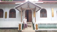 Selain keindahan alam, traveler juga bisa menikmati Desa Wisata Cikoneng yang bersejarah. Punya beberapa situs penting, desa ini juga punya pantai cantik yang sayang untuk dilewatkan. (Iqbal/detikTravel)
