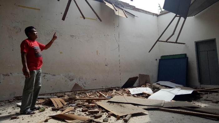 Diterjang Puting Beliung, 4 Ruang Kelas SMP di Makassar Rusak Parah