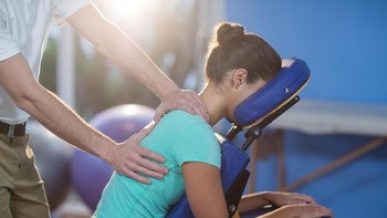 Dulu sulit mencari tukang pijat, sekarang bisa pesan online. Foto: thinkstock