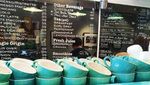 Asyiknya Ngopi dan Ngemil di Kafe Nuansa Biru Tosca Ini