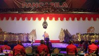 Penyelenggara acara juga memanjakan para simpatisan partai dengan hiburan dangdut serta pagelaran bazaar murah UKM hasil produksi pengurus ranting dan PAC PDI Perjuangan di Tangerang Selatan. Foto: dok. PDIP