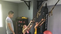 Selain itu Miyabi juga melakukan latihan TRX. Olahraga beban tubuh tersebut diyakini bisa mengencangkan otot. Foto: Instagram @maria.ozawa