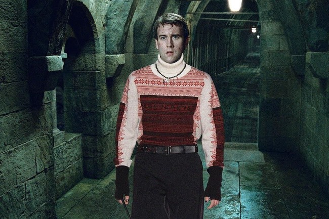 Tak hanya wanita, tampilan karakter pria juga jadi lebih kekinian. Neville Longbottom seperti seorang model memakai atasan dari koleksi Fall/Winter 2016. Foto: Instagram Gryffindior