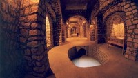 Kota bawah tanah di Iran ini disebut Kariz-e-kish atau Kish Qanat yang berarti sumur atau labirin. Sejarahnya, kota ini dijadikan sebagai distribusi barnag hingga air yang menghubungkan berbagai sisi Pulau Kish di Iran. (Kish Trade Promotion Center)