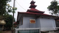 ‎Dari panjangnya sejarah keberadaan Lampung Cikoneng di desa tersebut, bukti-bukti sejarah seperti masjid kuno, sumur agung, dan adat istiadat Lampung bisa dijadikan pengetahuan sejarah berbasis wisata. (Muhammad Iqbal/detikTravel)