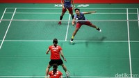 Greysia Polii/Apriyani Rahayu bertanding melawan Misaki Matsutomo/Ayaka Takahashi di final Indonesia Masters 2018.