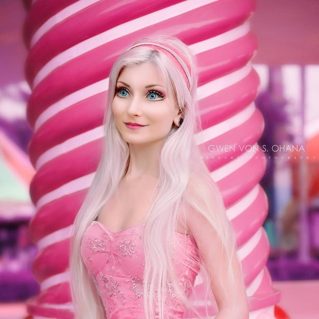 Andressa Damiani Valcanaia adalah seorang vlogger, cosplayer, dokter hewan, sekaligus aktivis yang belakangan viral dan populer di media sosial. Foto: Instagram Andressa Damiani