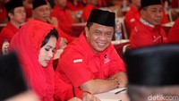 Cawagub Jabar Irjen Anton Charilyan juga hadir.