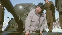 Pemimpin Korea Utara Kim Jong Un di atas sebuah kendaraan tempur. Foto dikeluarkan pada 2009 namun tanpa tanggal yang pasti. (Foto: Dok. KRT TV via Reuters)