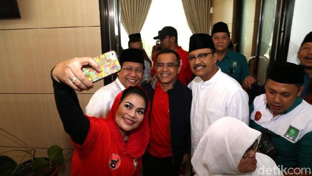 Bupati Anas, Puti Guntur, bertemu Gus Ipul di Bandara Banyuwangi.