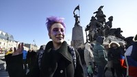 Penggeledahan kantor Navalny dilakukan pada Minggu (28/1) pagi waktu setempat (Foto: Dok. REUTERS/Maxim Shemetov)