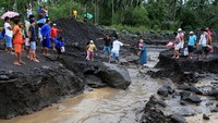 Tak ada korban jiwa dari tingginya aktivitas Gunung Mayon ini (Foto: Dok. REUTERS/Romeo Ranoco)