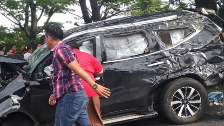 Pengemudi yang Kecelakaan Tunggal di Tol Merak Tewas Pengemudi yang Kecelakaan Tunggal di Tol Merak Tewas