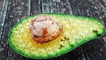 Keren! Ini 10 Kreasi Unik Ukiran Buah Alpukat dan Tato Biji Alpukat