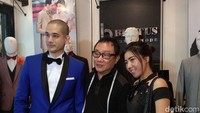 Keduanya terlihat sedang menyiapkan persiapan terakhir, May Lee menemani Okan fitting jas pengantin di Brutus Rumah Mode, Jalan Pinangsia Timur, Jakarta Barat.  Foto: Desi/ detikHOT