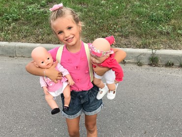 Anna dan Elena, Kakak Beradik dari Rusia yang Mirip Barbie