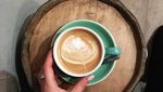 Asyiknya Ngopi dan Ngemil di Kafe Nuansa Biru Tosca Ini