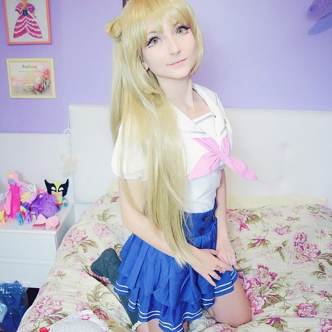 Selain wajah, tubuh Andressa juga mirip Barbie karena panjang dan berpinggang kecil. Tapi terrnyata tampilan tubuhnya itu sering membuat orang takut.  Foto: Instagram Andressa Damiani