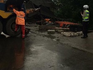 Diseruduk Truk Ngeblong, 2 Orang di Rumah Makan Barokah Tewas